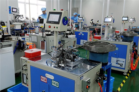 港源電子輕觸開關(guān)生產(chǎn)設(shè)備